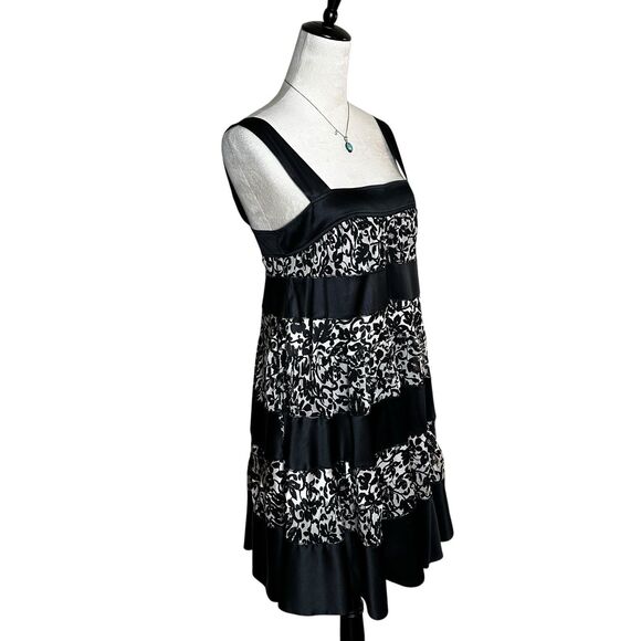 DVF Diane von Furstenberg Abby Silk Dress 6 Small | Floral Tiered Holiday Party - Picture 4 of 8